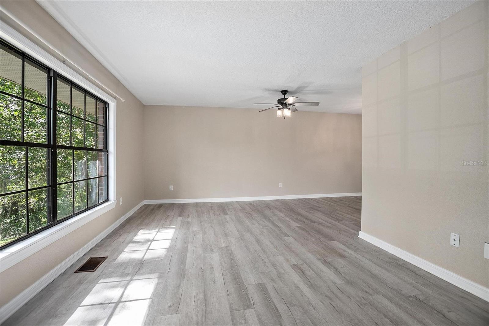 Image 10 of 30 For 2032 Yorkshire Drive