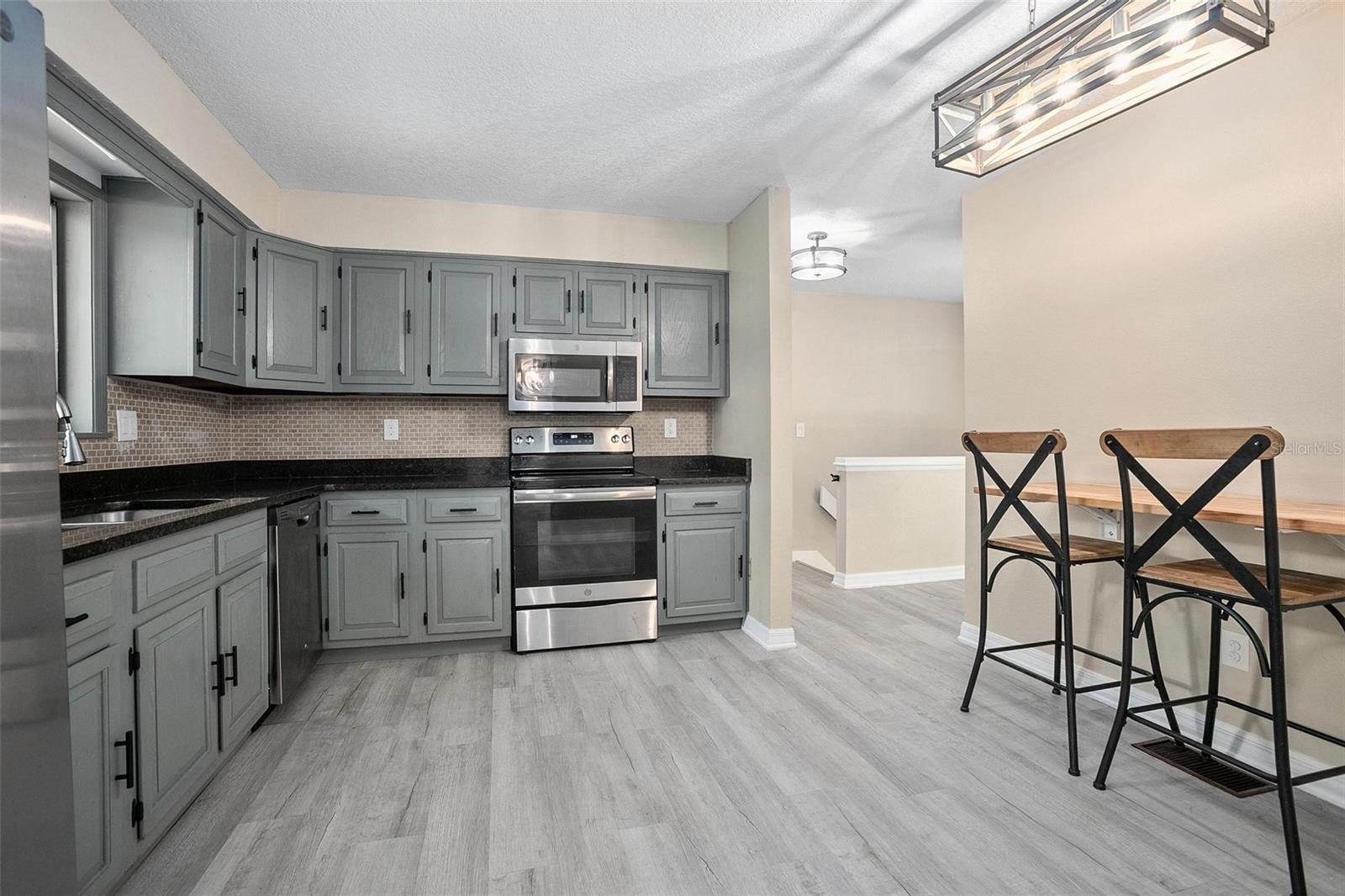 Image 14 of 30 For 2032 Yorkshire Drive