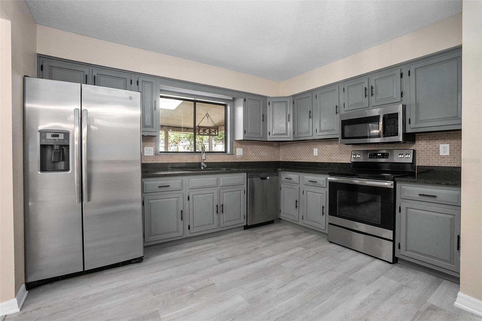 Image 15 of 30 For 2032 Yorkshire Drive