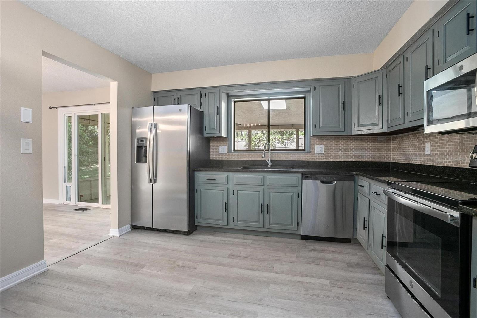 Image 16 of 30 For 2032 Yorkshire Drive