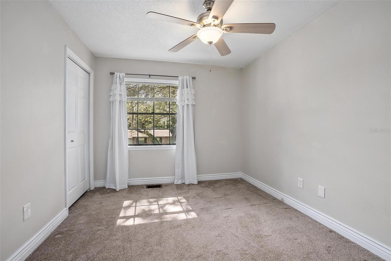 Image 23 of 30 For 2032 Yorkshire Drive