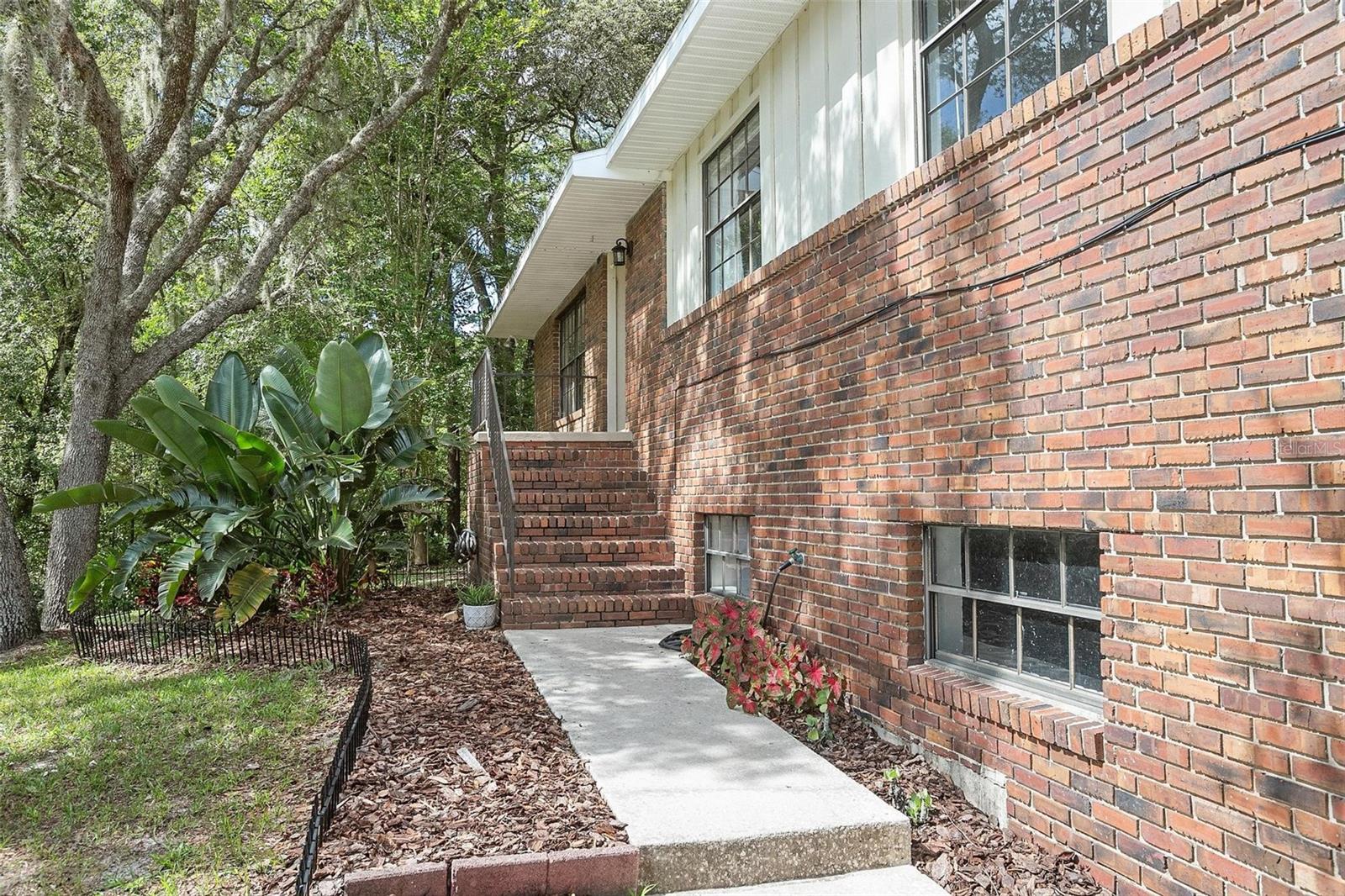 Image 6 of 30 For 2032 Yorkshire Drive