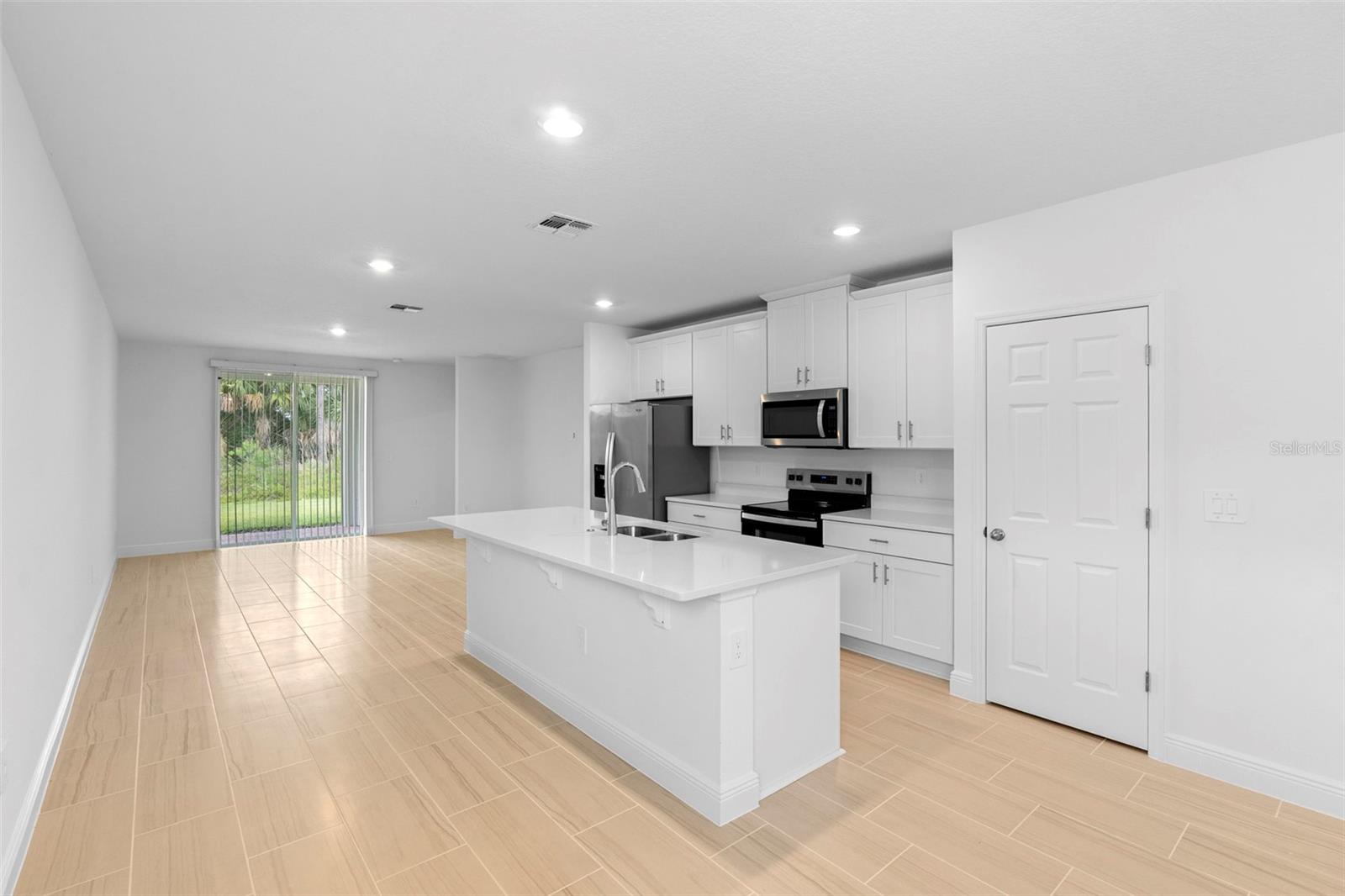 Image 4 of 19 For 264 Links Terrace Boulevard