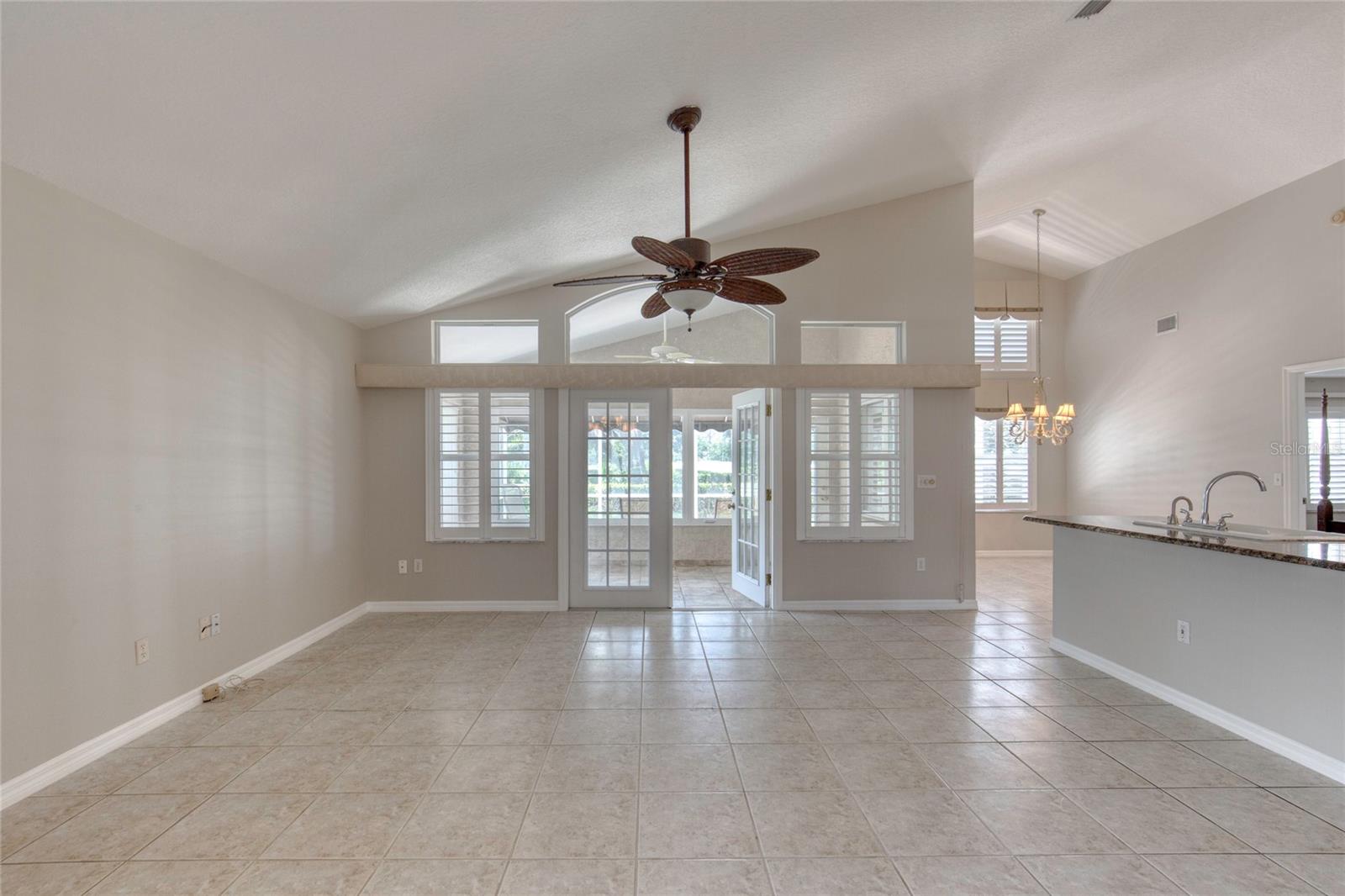 Image 18 of 97 For 438 Harbour Town Lane
