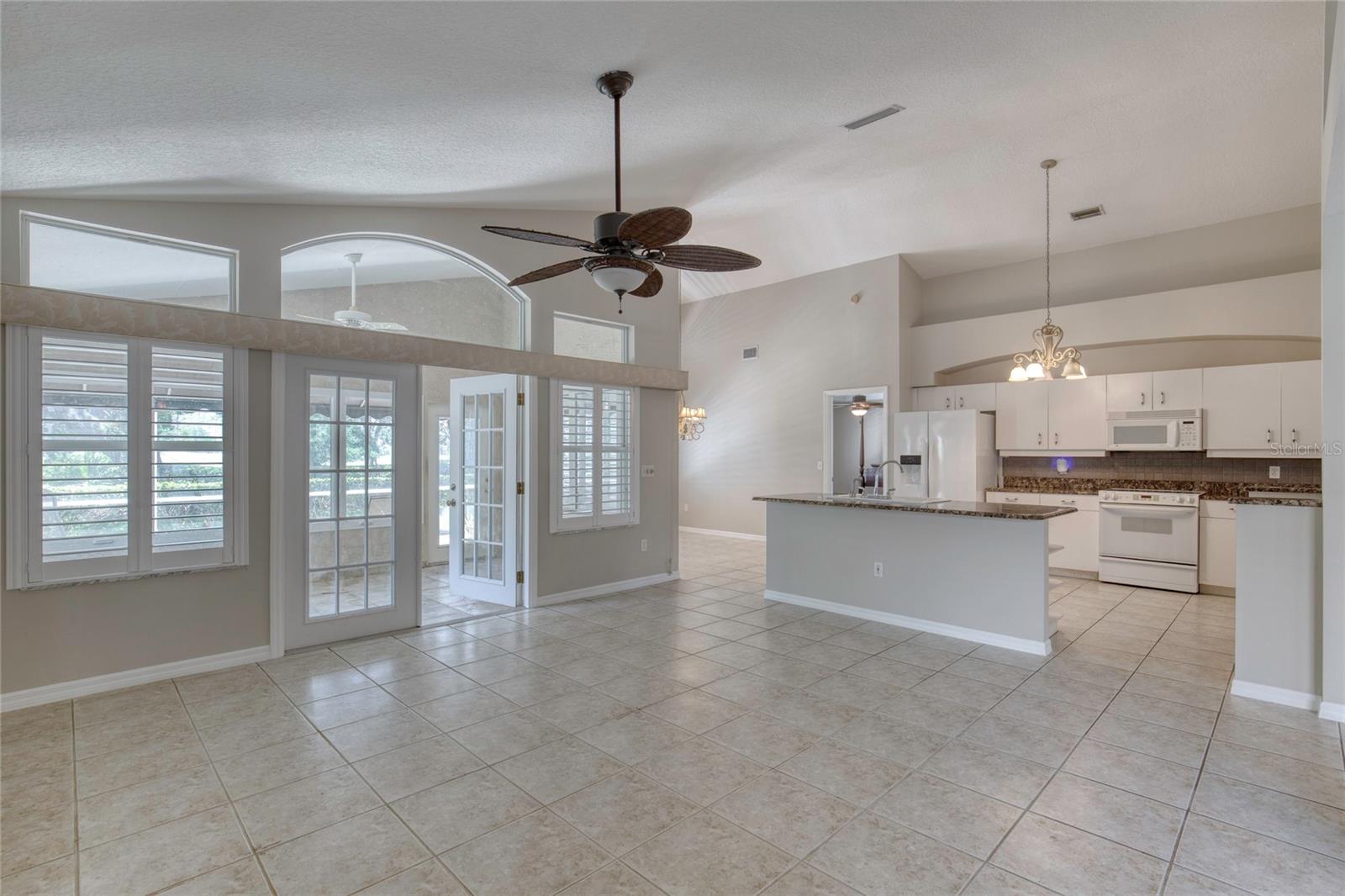 Image 19 of 97 For 438 Harbour Town Lane