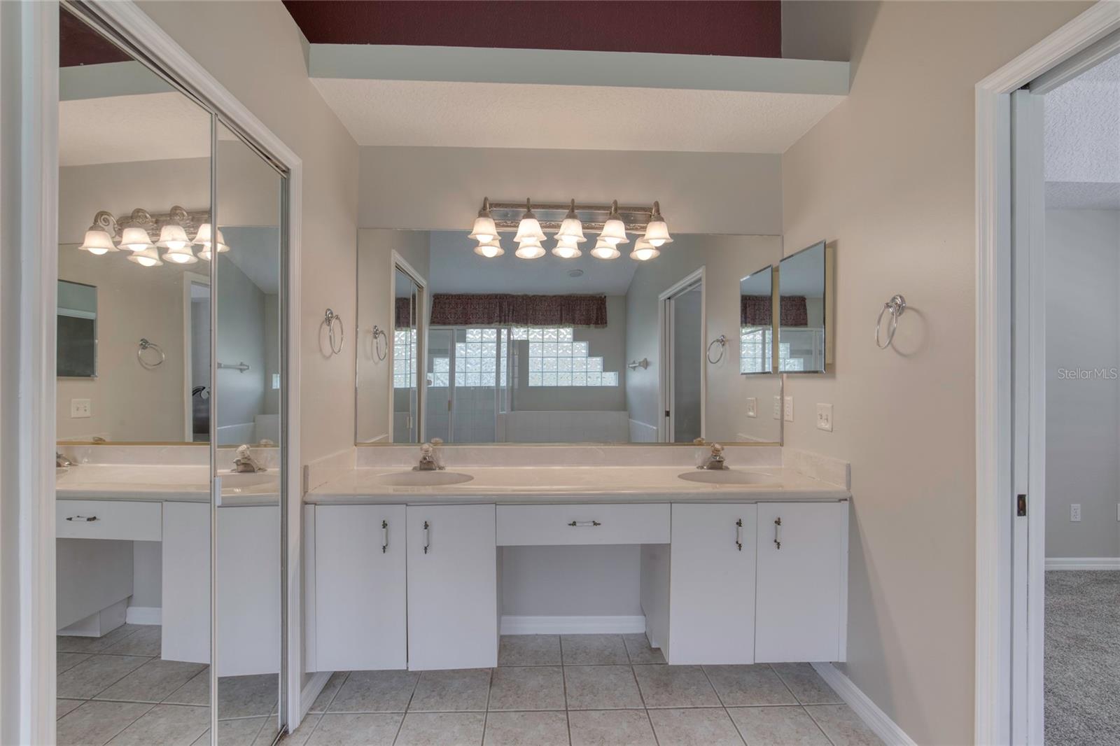 Image 33 of 97 For 438 Harbour Town Lane