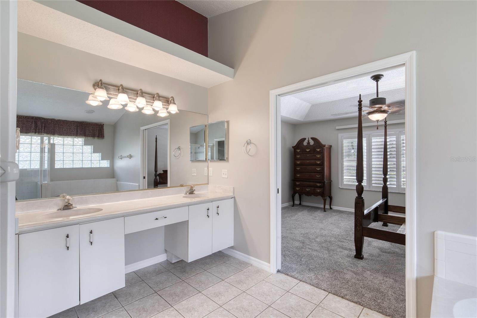 Image 36 of 97 For 438 Harbour Town Lane