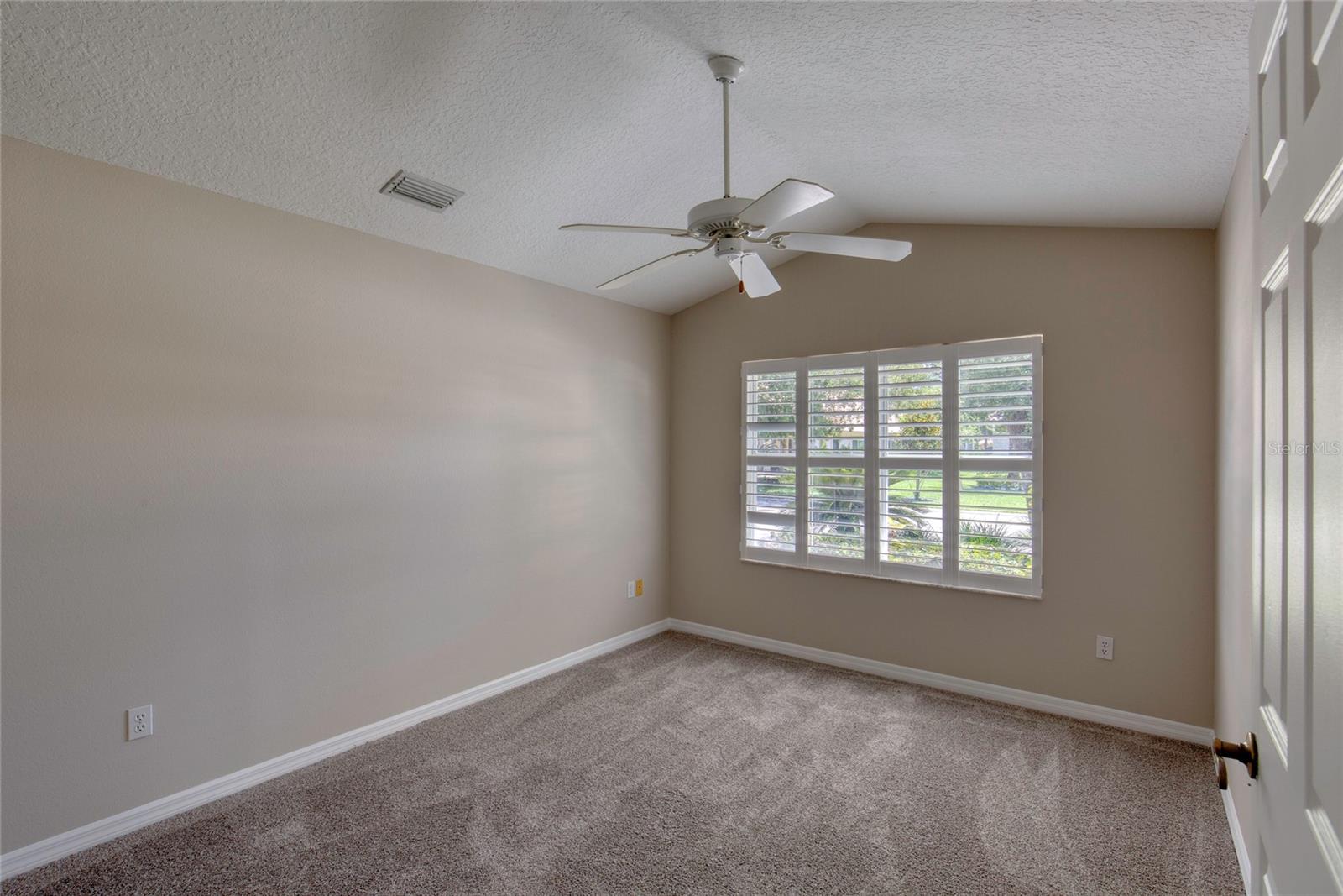 Image 40 of 97 For 438 Harbour Town Lane