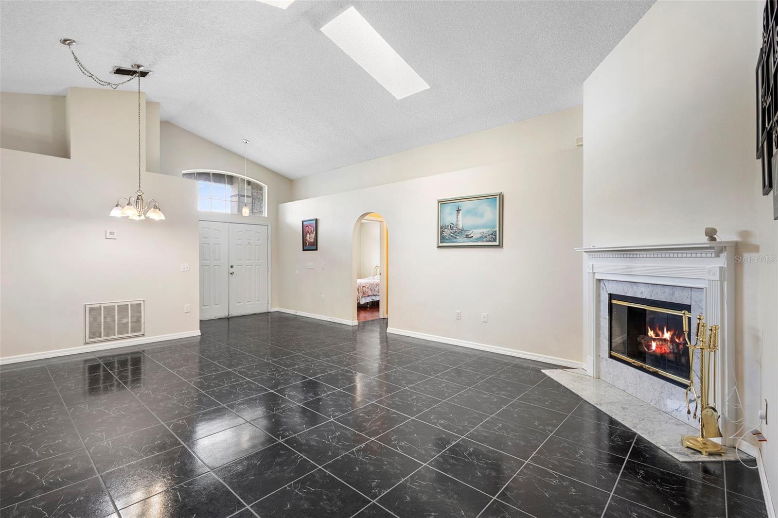 Image 13 of 44 For 809 Brightview Drive