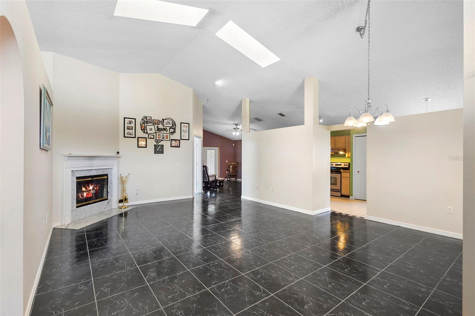 Image 37 of 44 For 809 Brightview Drive