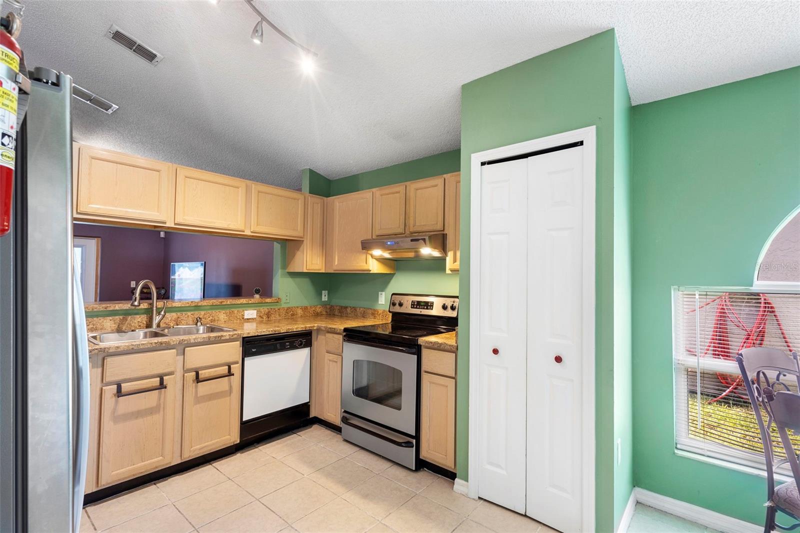 Image 4 of 44 For 809 Brightview Drive