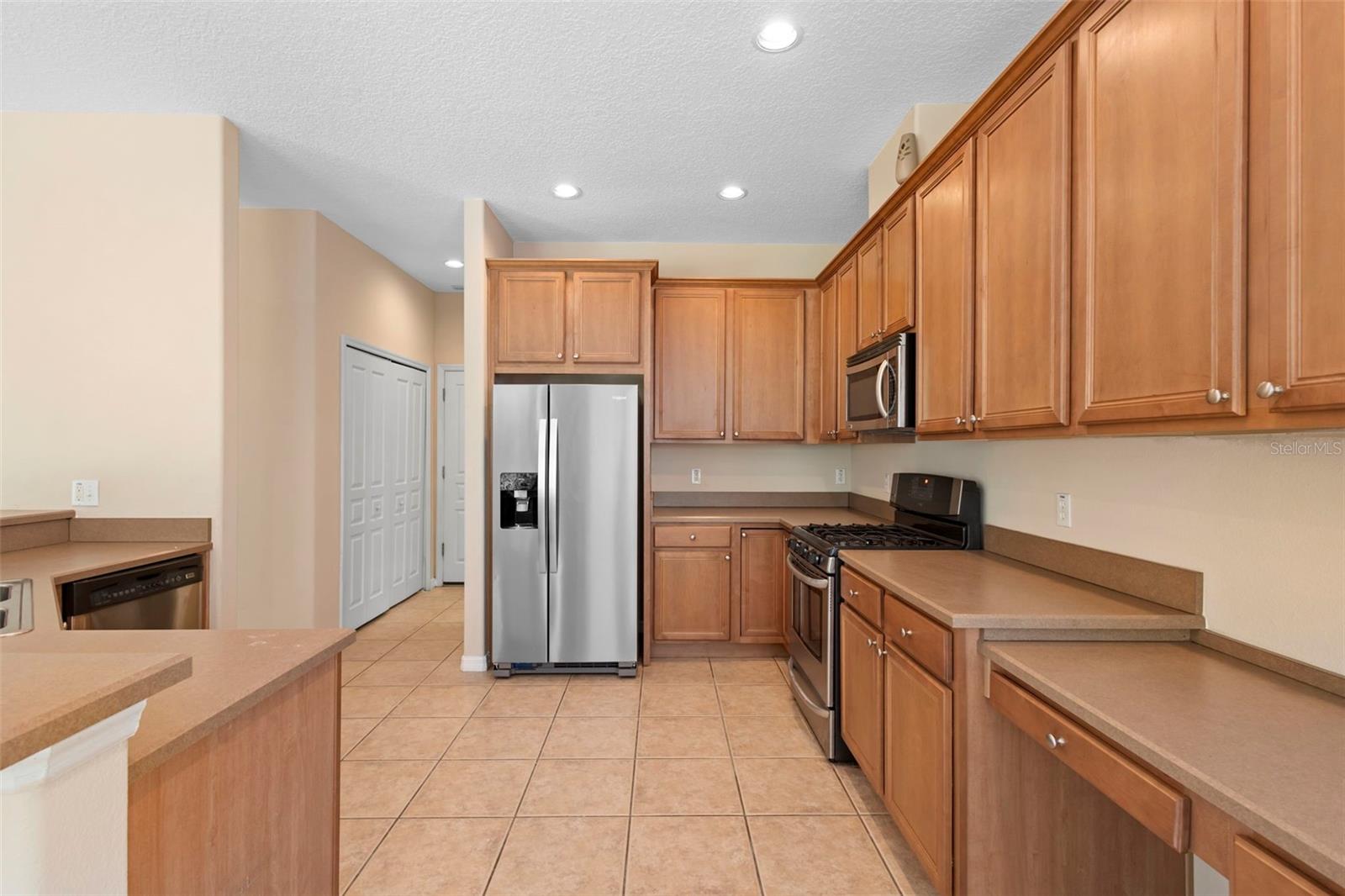 Image 11 of 53 For 227 Blue Crystal Drive