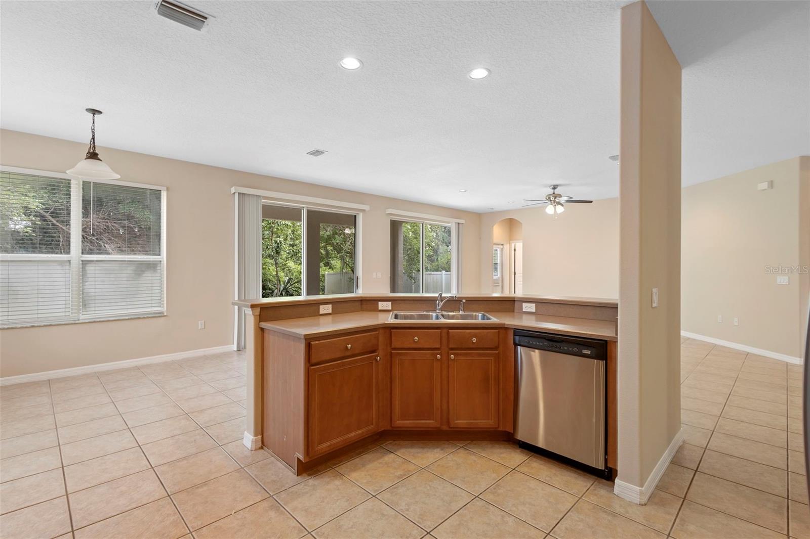 Image 14 of 53 For 227 Blue Crystal Drive