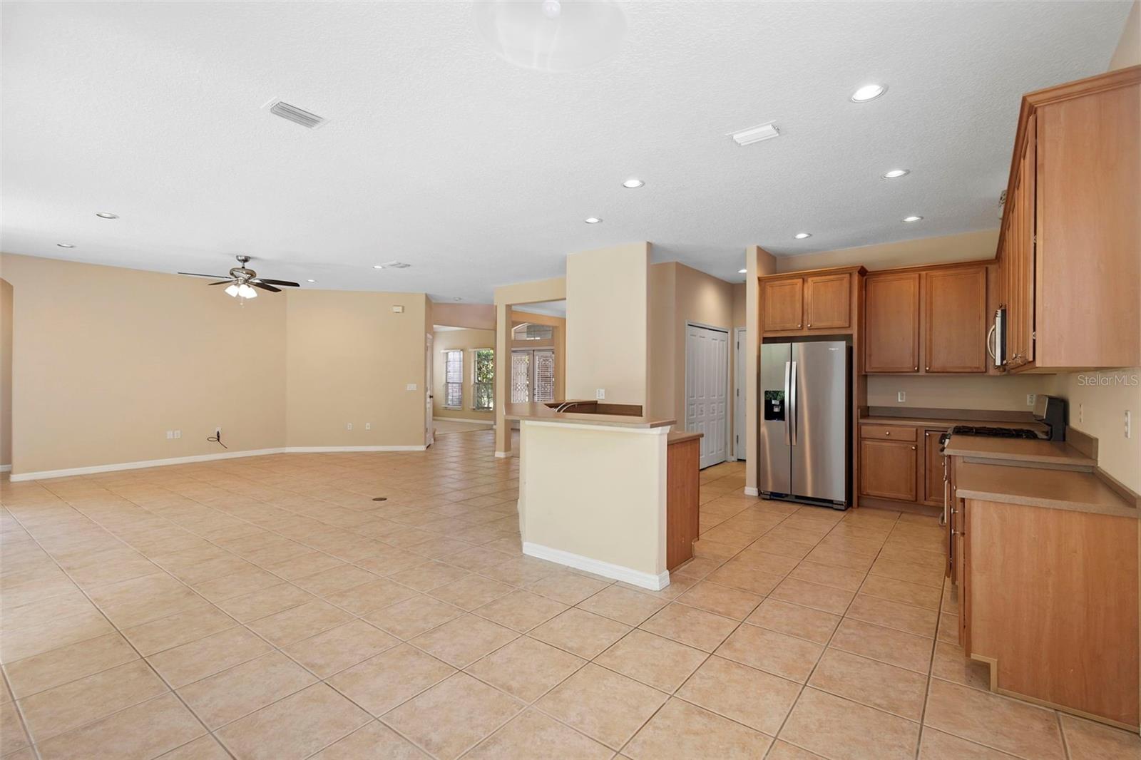 Image 15 of 53 For 227 Blue Crystal Drive