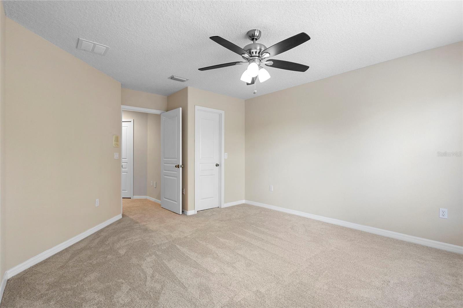 Image 36 of 53 For 227 Blue Crystal Drive