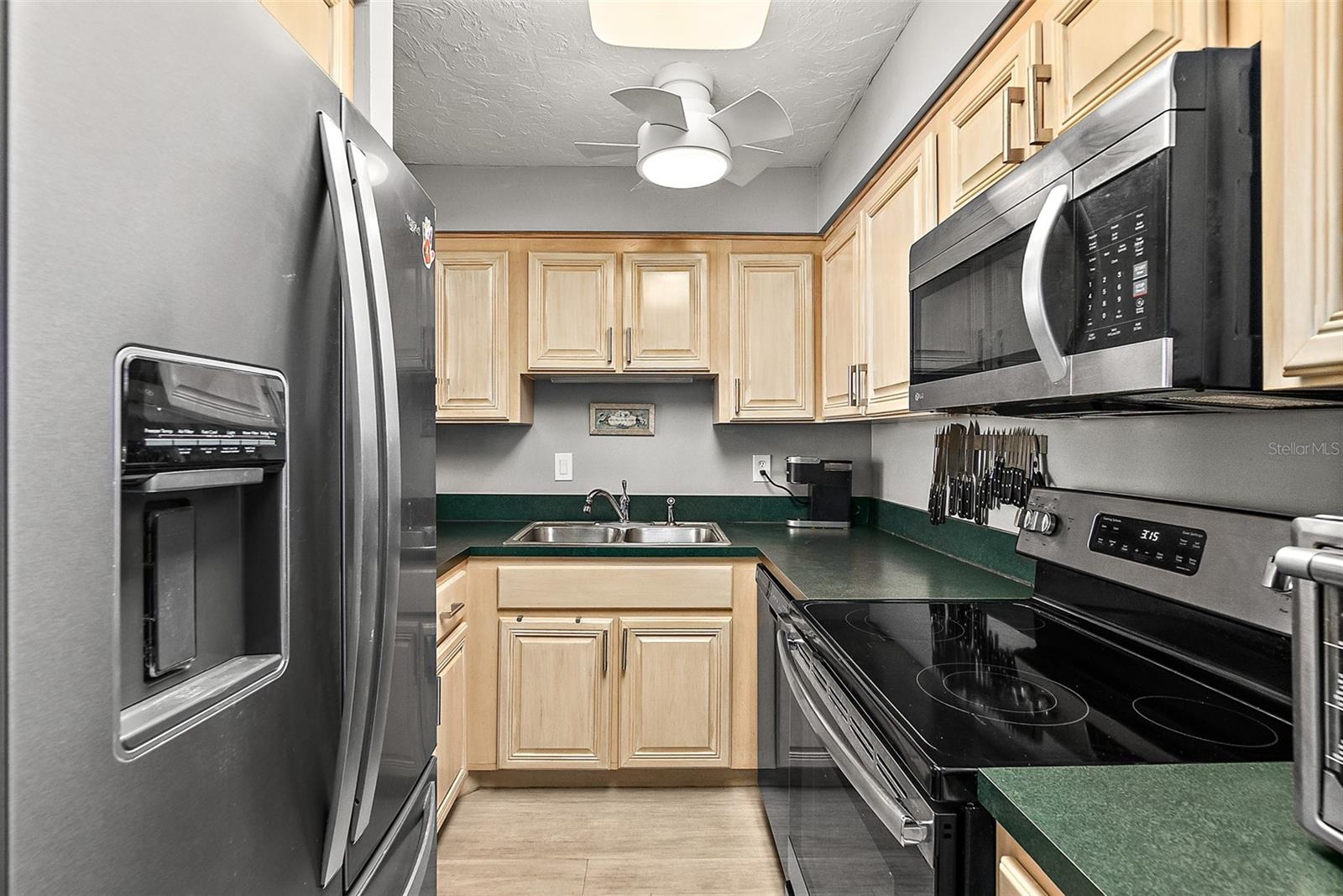 Image 12 of 46 For 2987 Atlantic Avenue 901