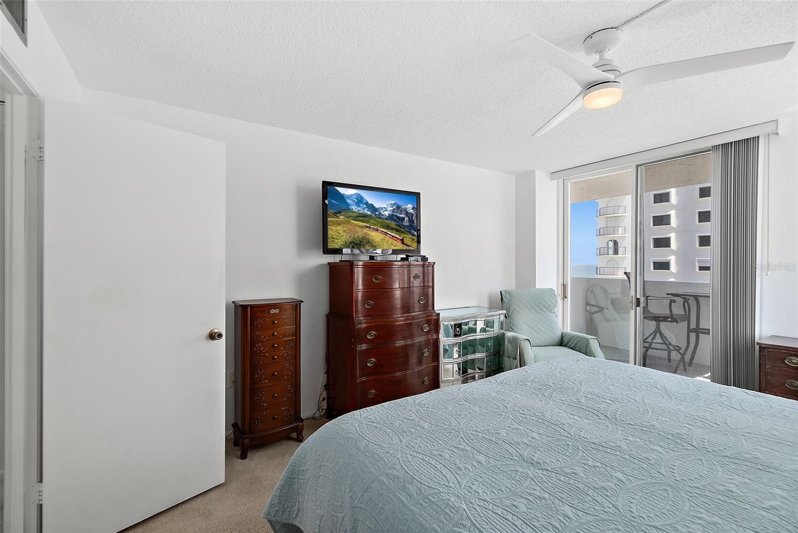 Image 27 of 46 For 2987 Atlantic Avenue 901