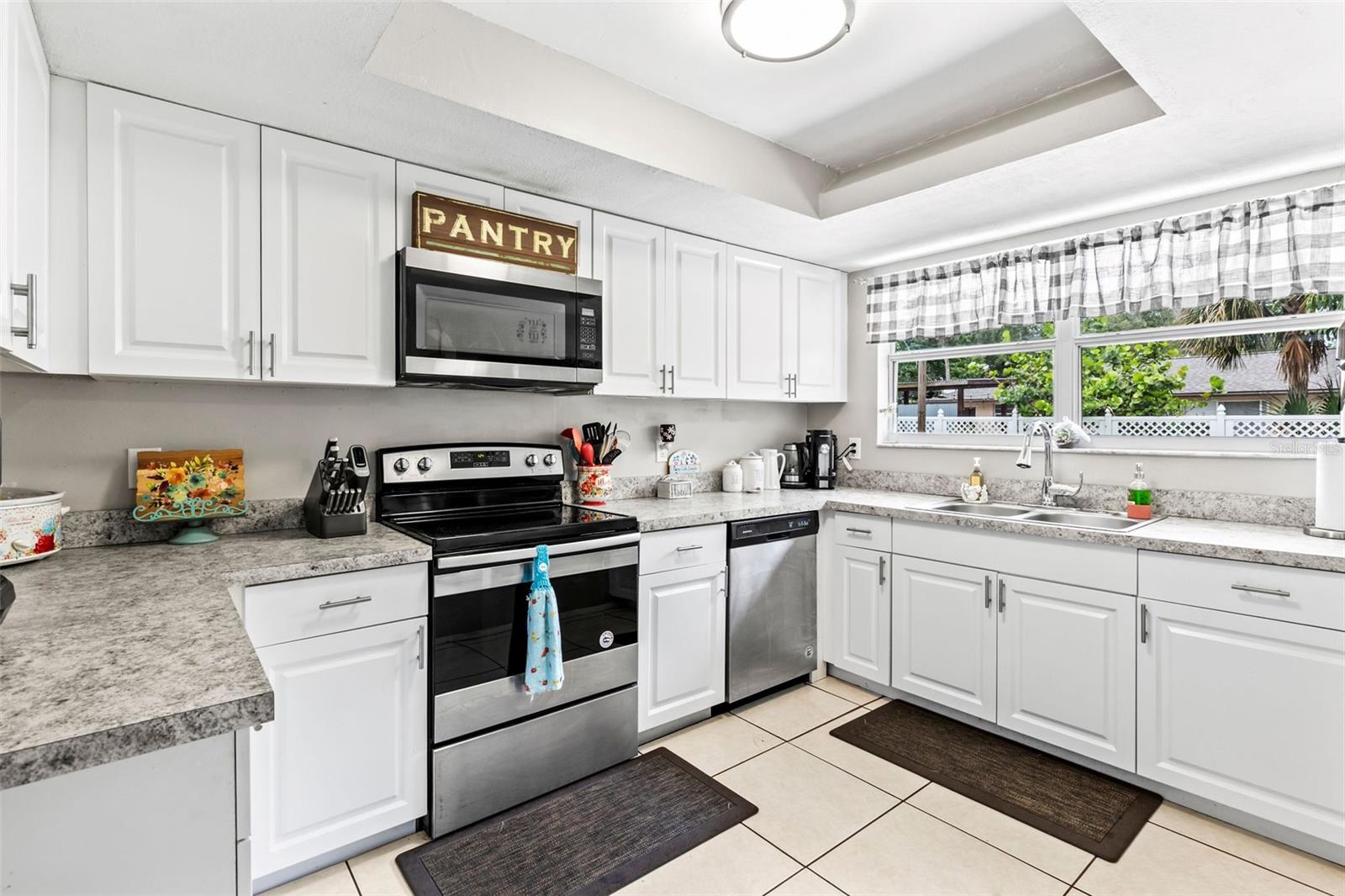 Image 15 of 45 For 833 Lucerne Circle