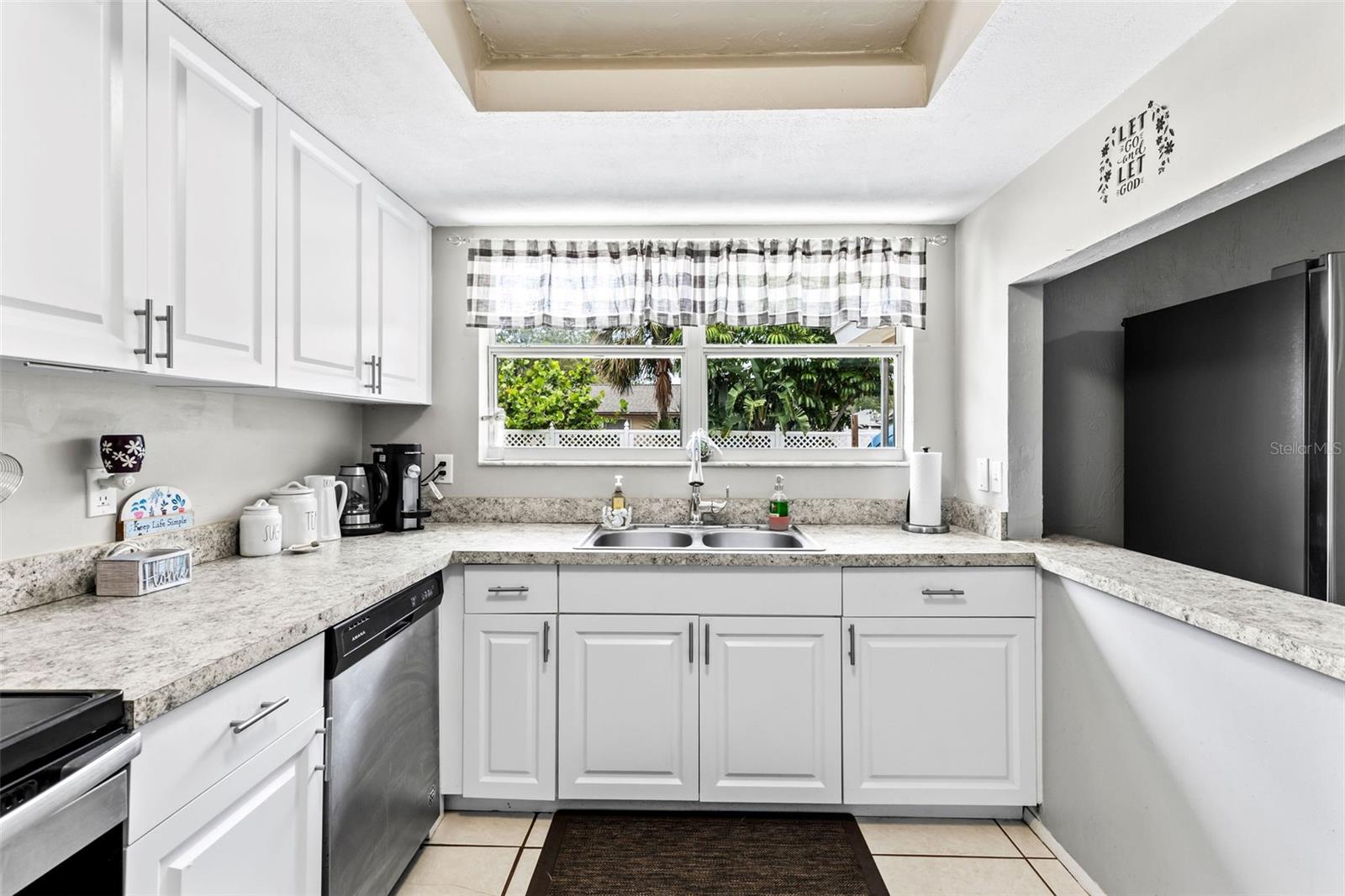 Image 16 of 45 For 833 Lucerne Circle