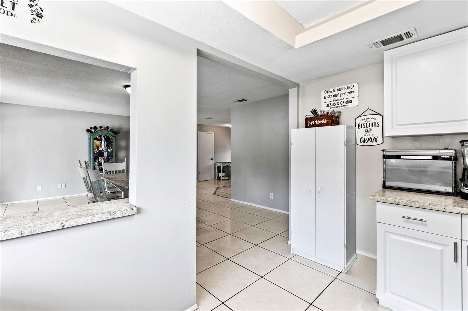 Image 17 of 45 For 833 Lucerne Circle