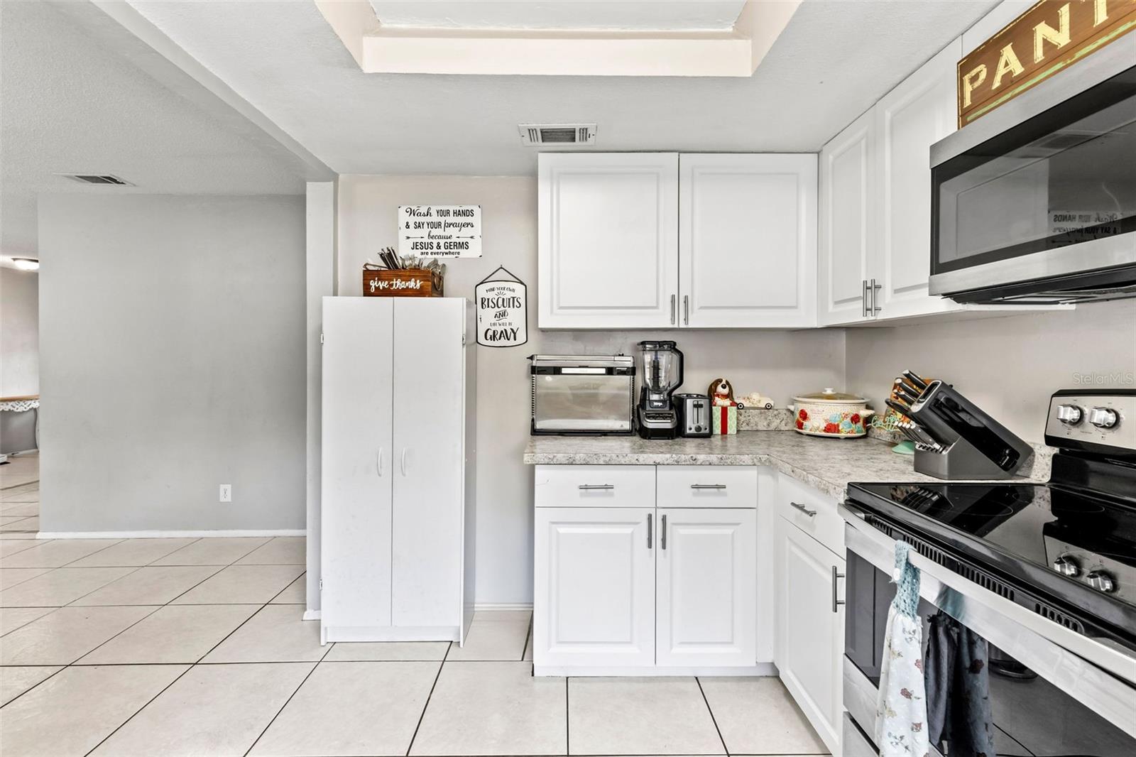 Image 18 of 45 For 833 Lucerne Circle