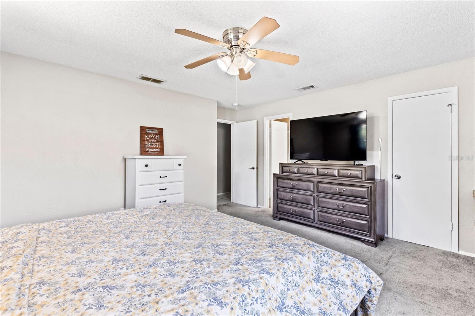Image 22 of 45 For 833 Lucerne Circle