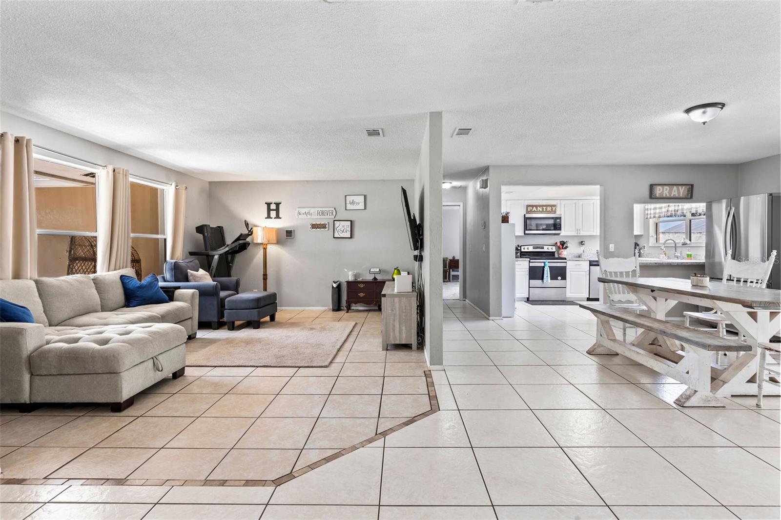 Image 6 of 45 For 833 Lucerne Circle