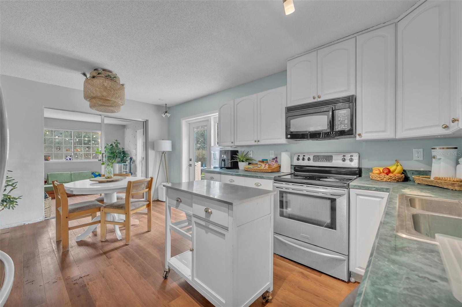 Image 10 of 49 For 1398 5th Ave