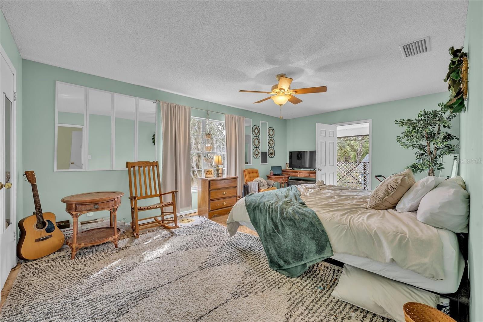 Image 18 of 49 For 1398 5th Ave