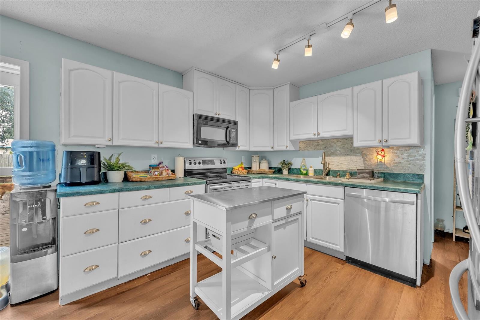 Image 9 of 49 For 1398 5th Ave