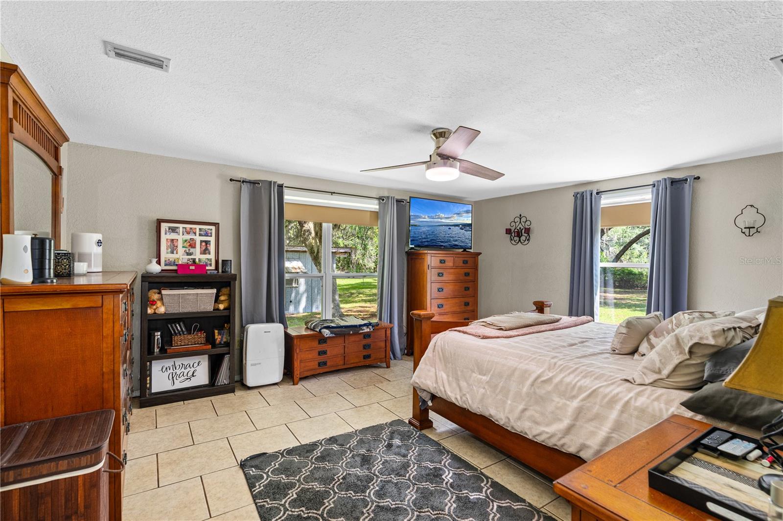 Image 13 of 49 For 343 Lake Como Drive