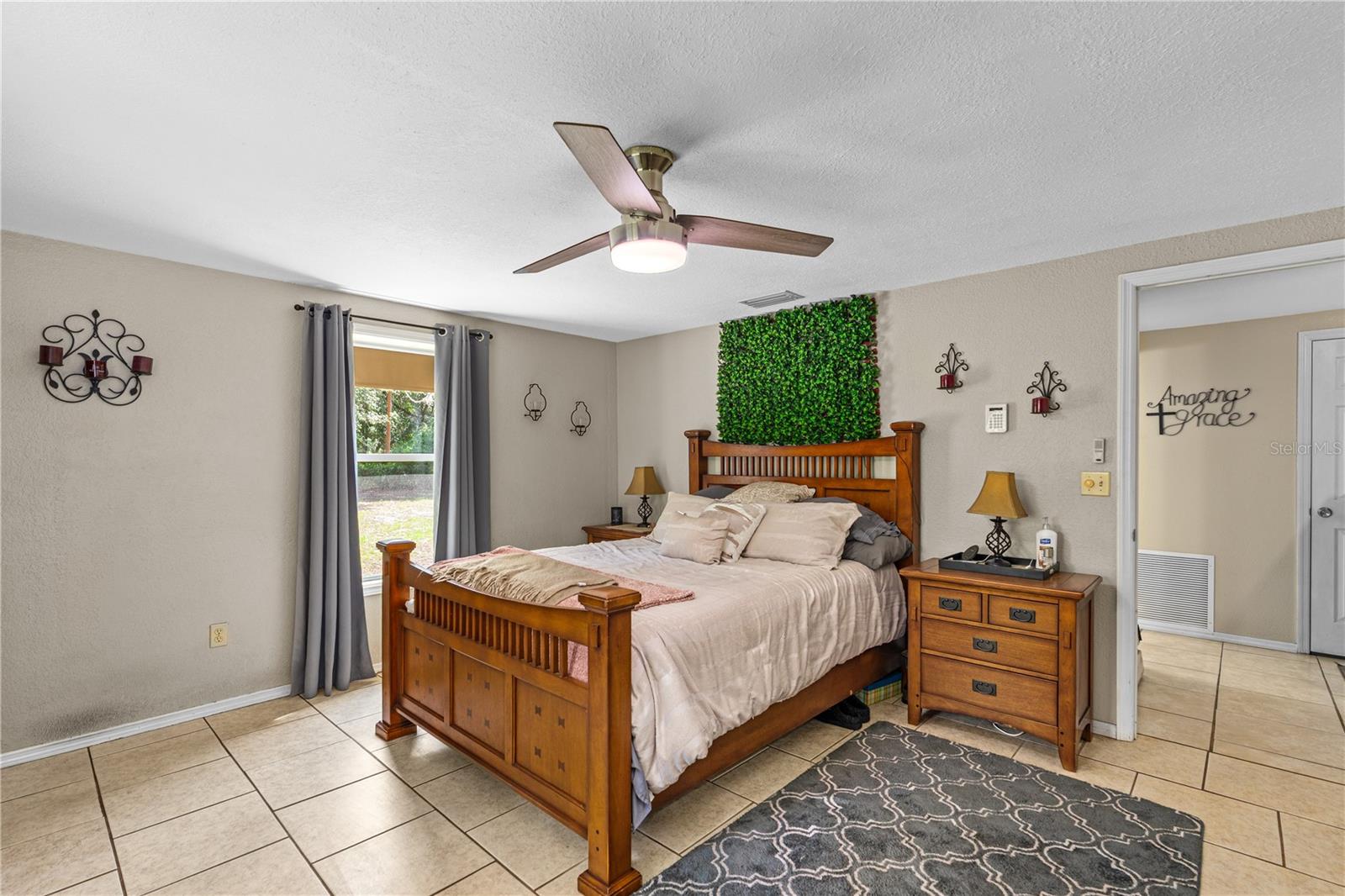 Image 14 of 49 For 343 Lake Como Drive