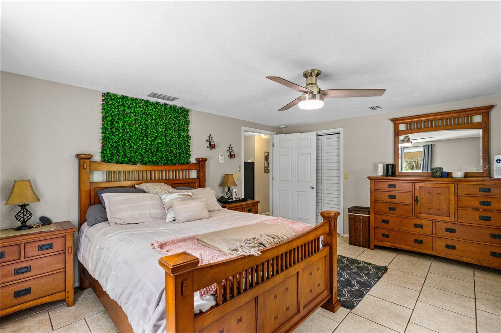 Image 15 of 49 For 343 Lake Como Drive