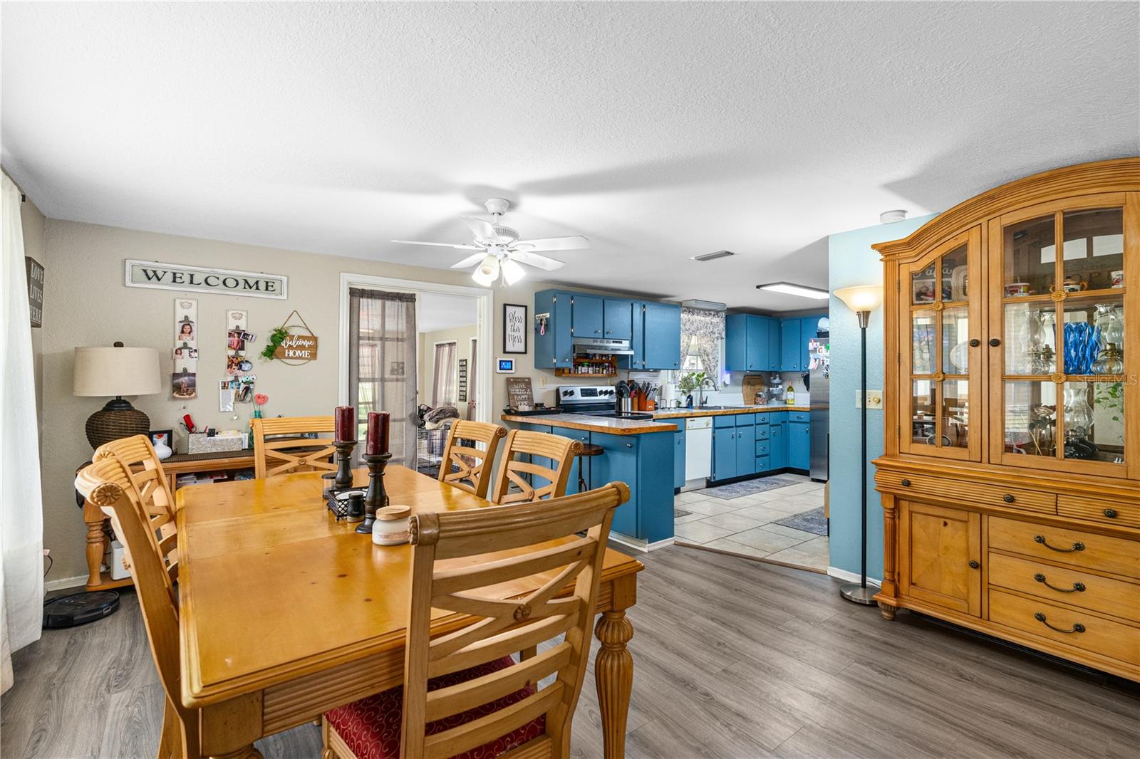 Image 8 of 49 For 343 Lake Como Drive