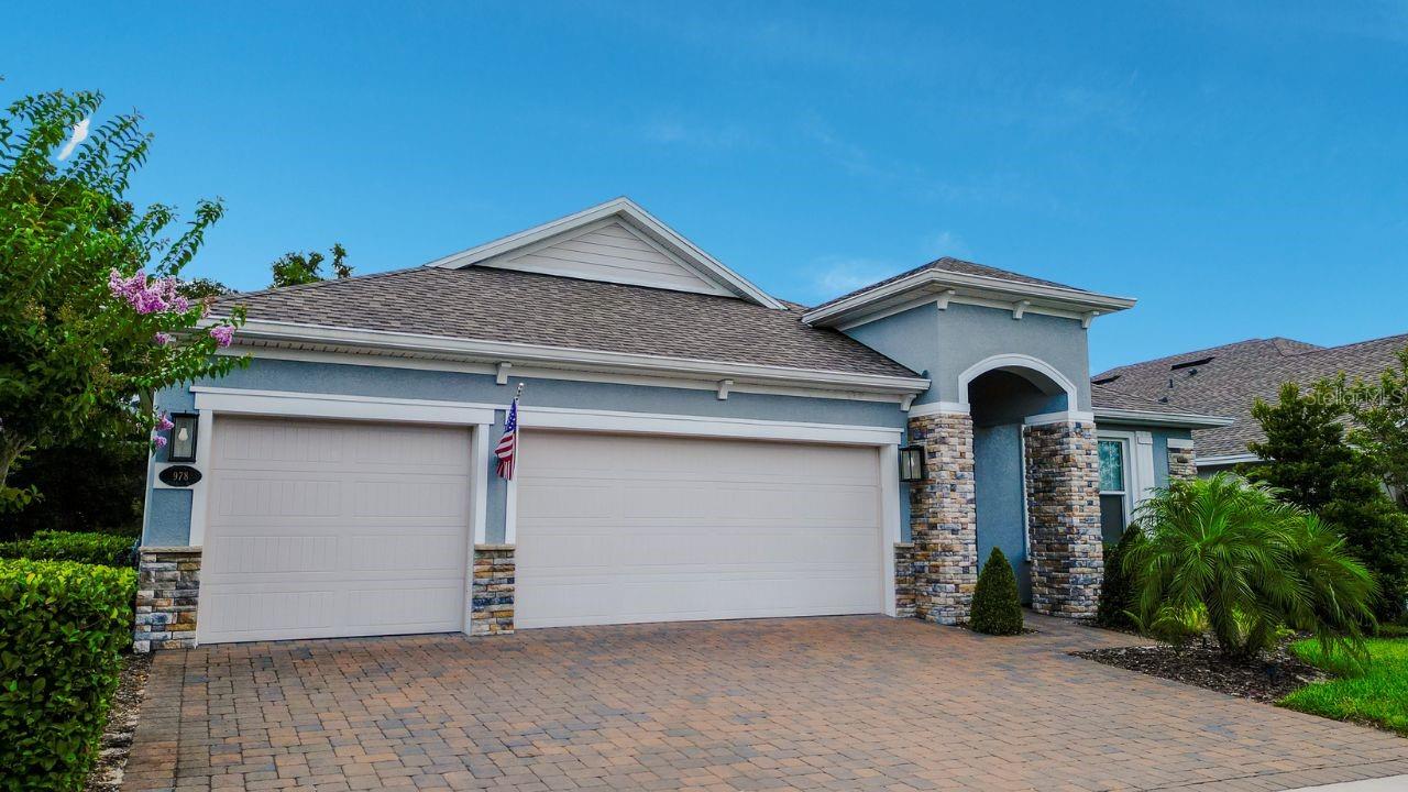 Image 2 of 59 For 978 Victoria Hills Drive S