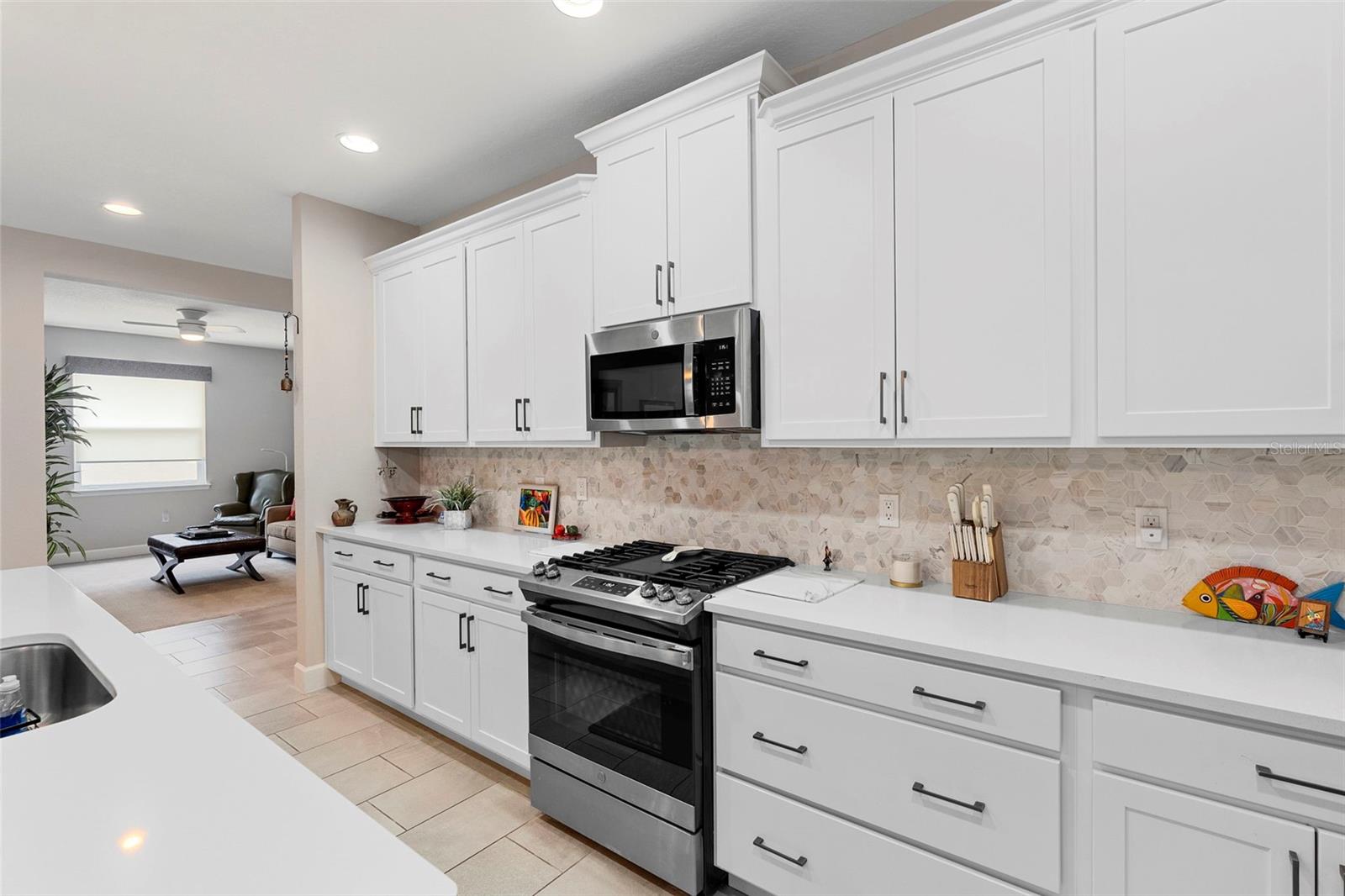 Image 7 of 59 For 978 Victoria Hills Drive S