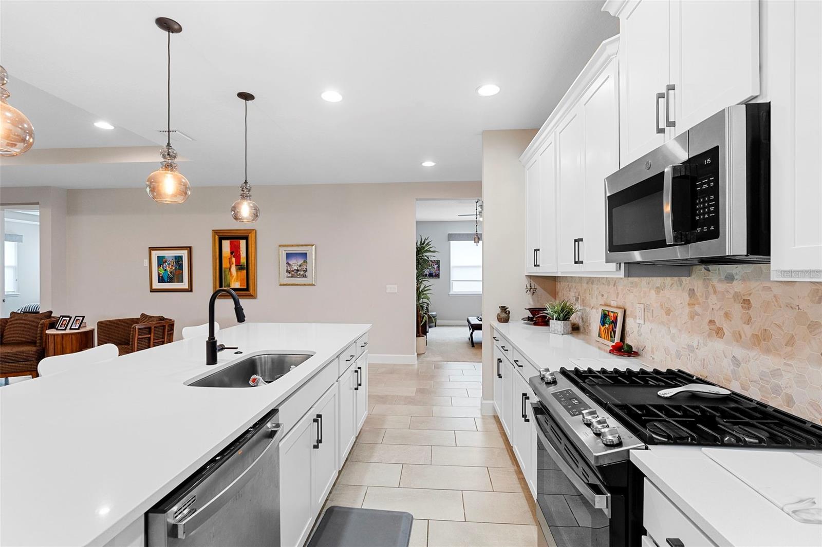 Image 8 of 59 For 978 Victoria Hills Drive S