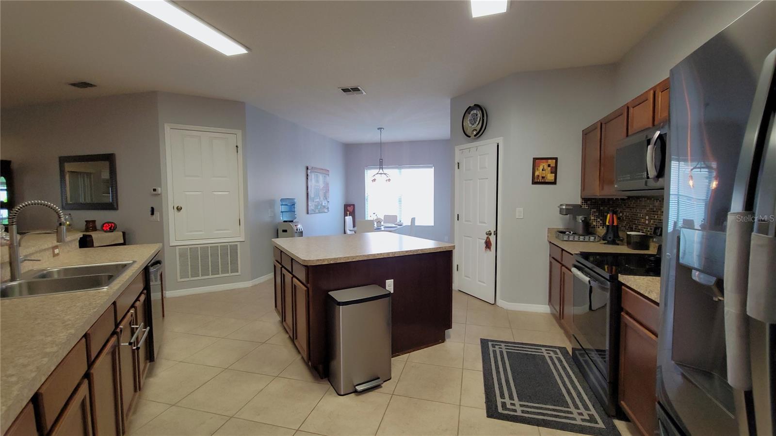 Image 19 of 47 For 1632 Blue Grass Blvd