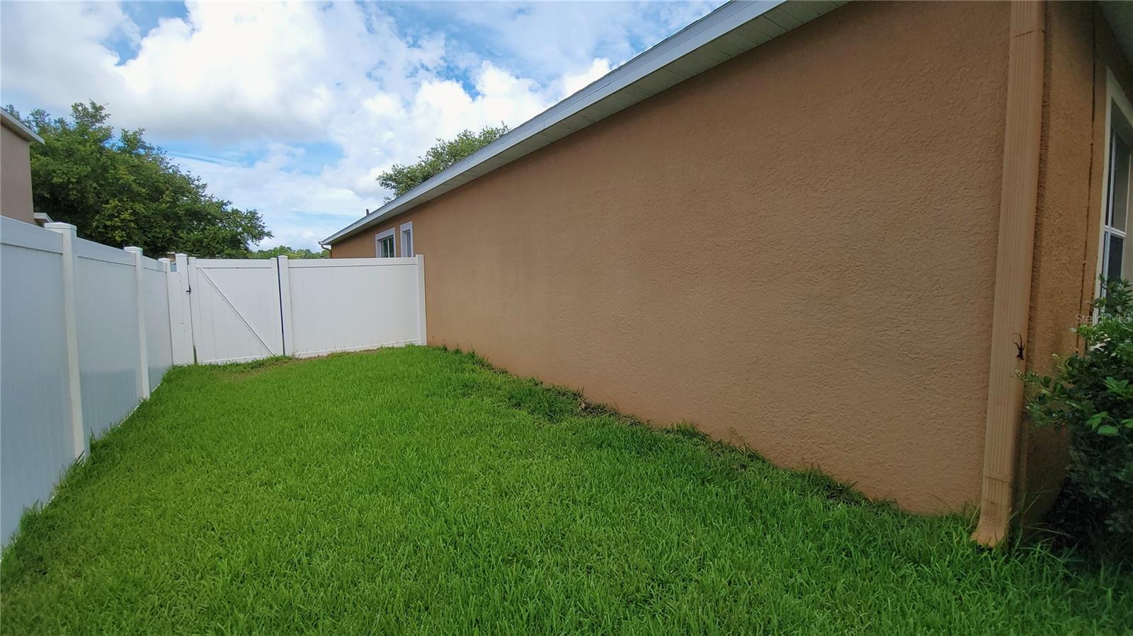 Image 45 of 47 For 1632 Blue Grass Blvd