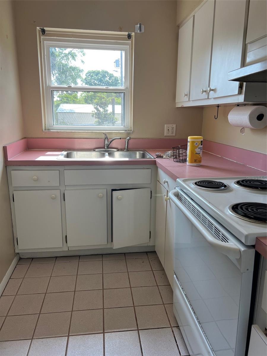 Image 7 of 11 For 621 Indiana Avenue 13