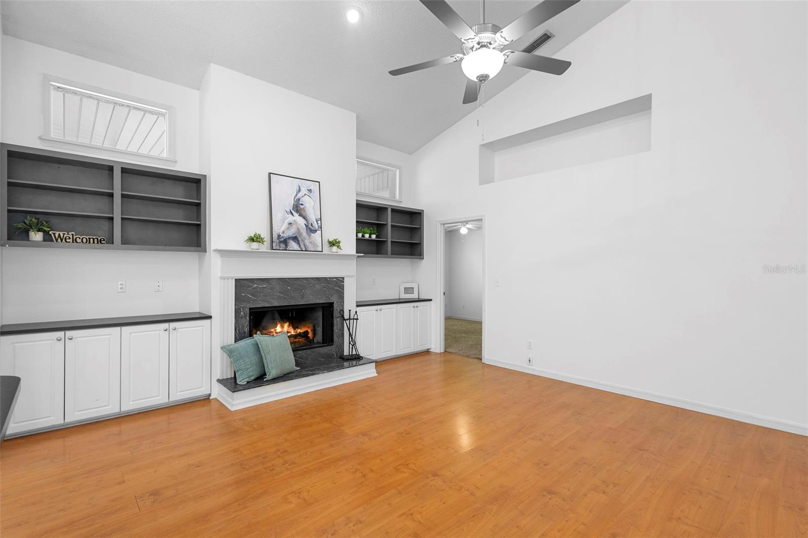 Image 12 of 36 For 802 Royal Oak Court