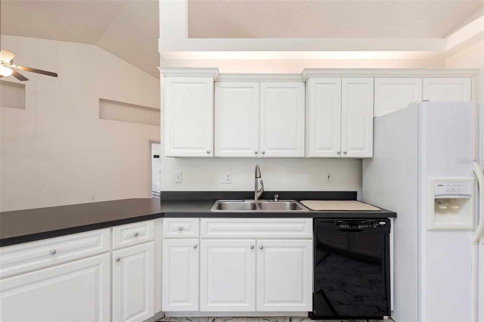 Image 15 of 36 For 802 Royal Oak Court