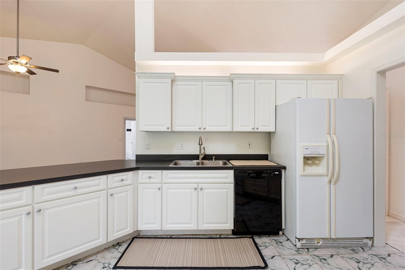 Image 16 of 36 For 802 Royal Oak Court