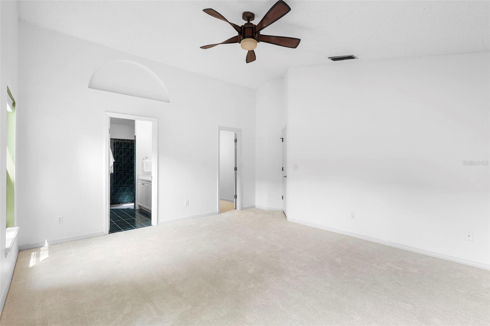 Image 22 of 36 For 802 Royal Oak Court