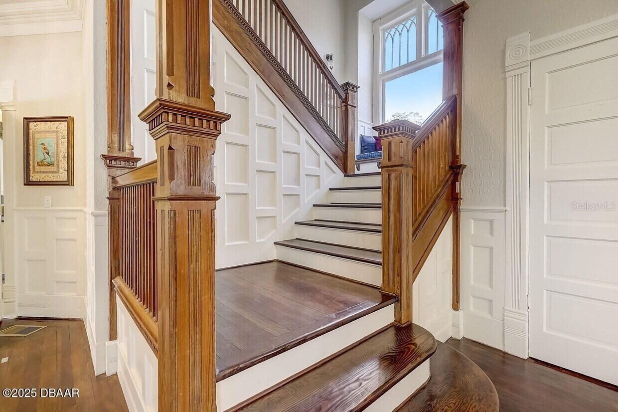 Listing photo id 10 for 404 Ridgewood Avenue