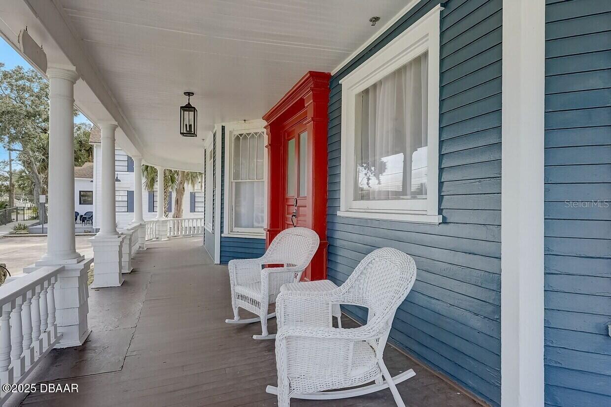 Listing photo id 15 for 404 Ridgewood Avenue