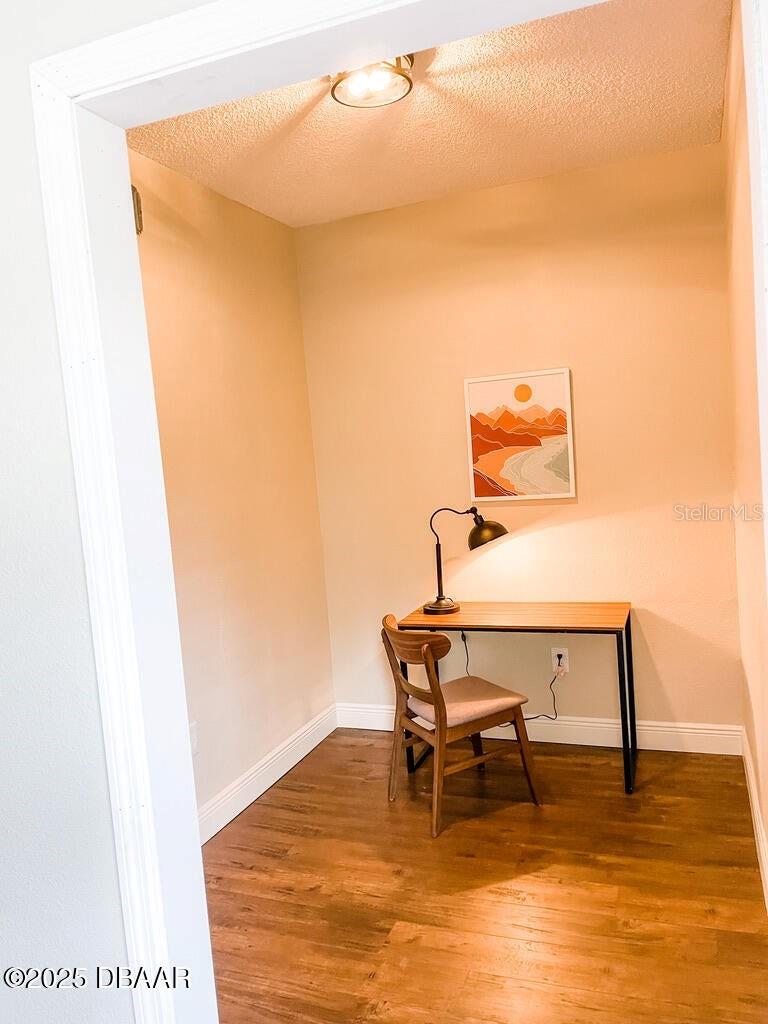 Listing photo id 36 for 404 Ridgewood Avenue