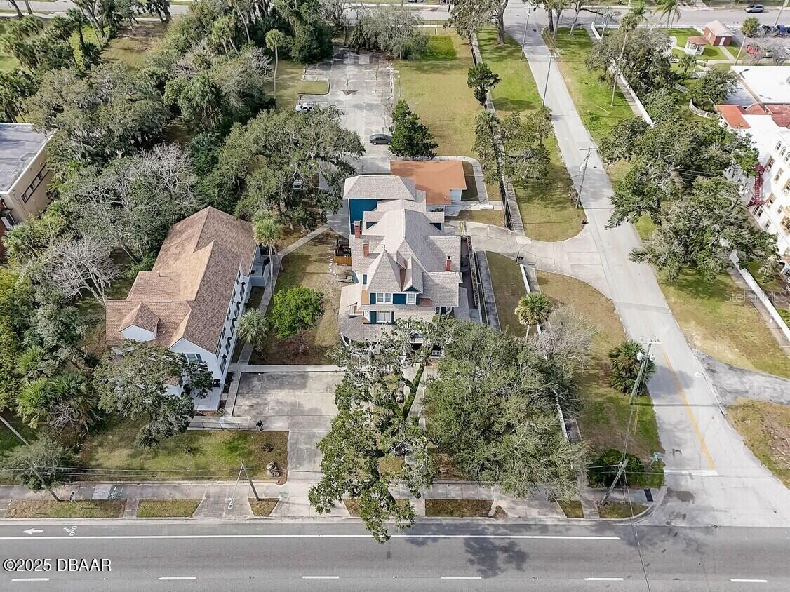 Listing photo id 3 for 404 Ridgewood Avenue