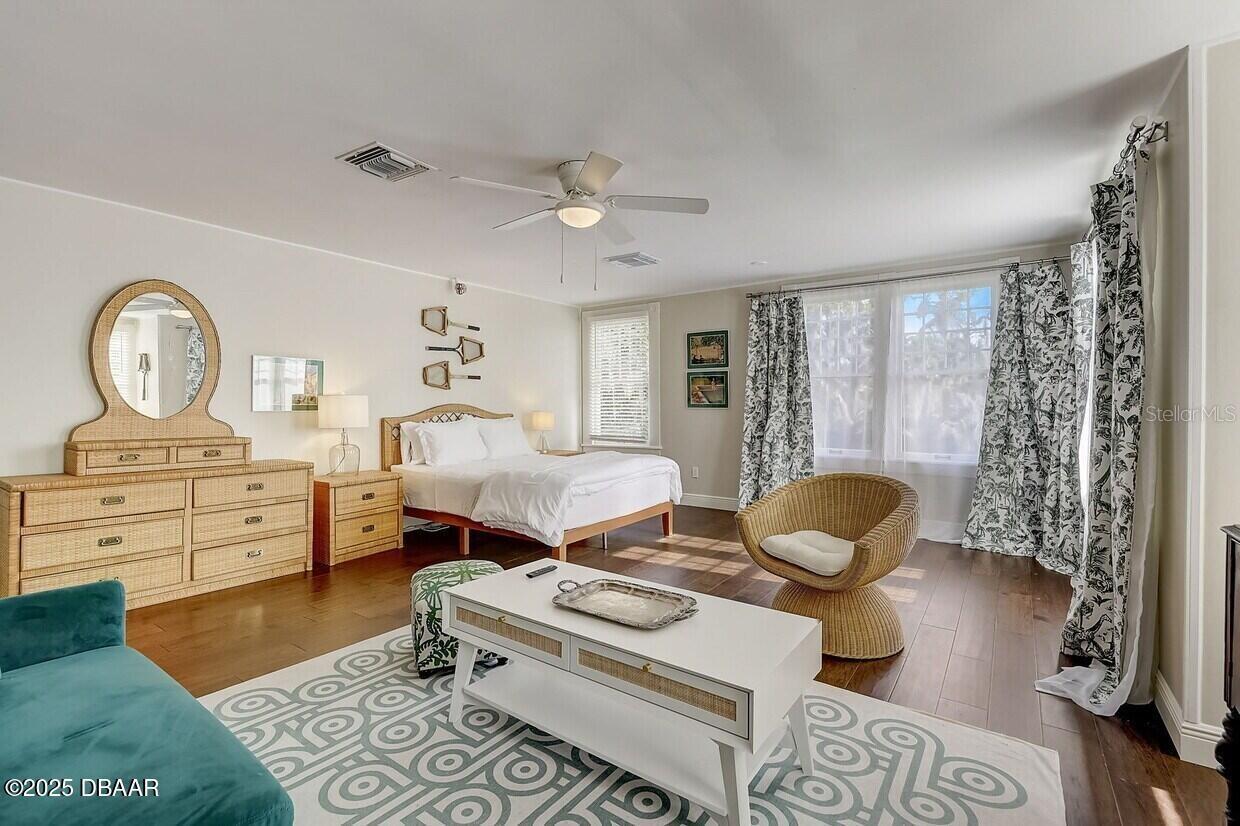 Listing photo id 7 for 404 Ridgewood Avenue