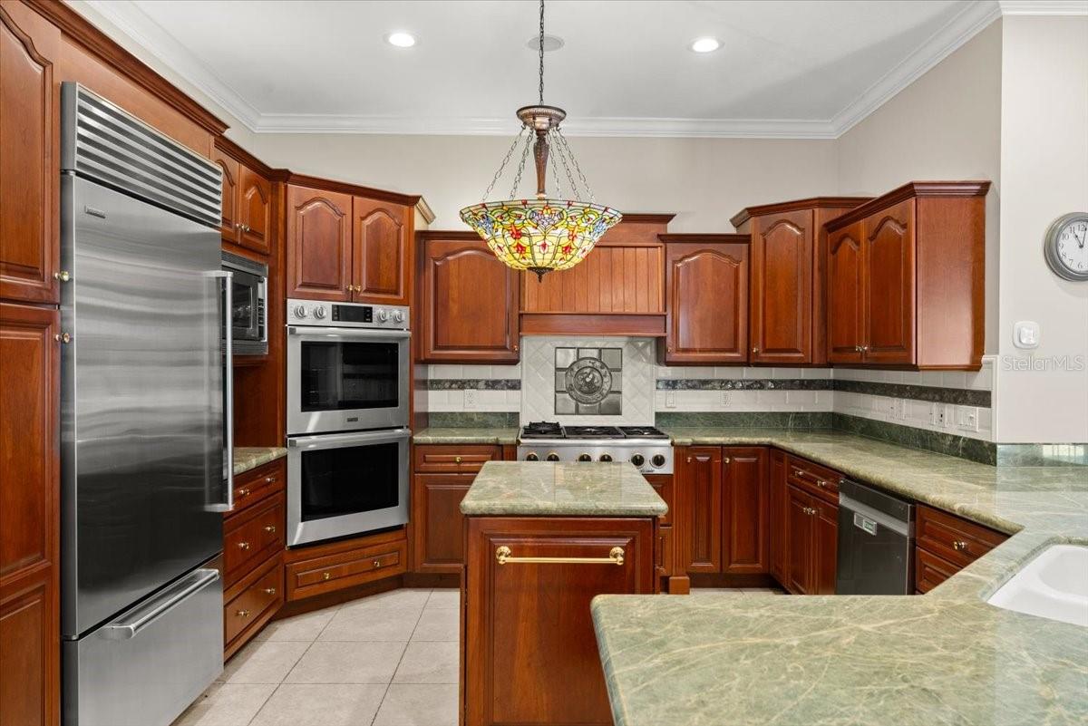Image 18 of 49 For 1324 Dovercourt Lane